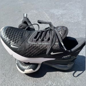 Nike Airmax 270s black and white!!🖤🤍Size 4.5!